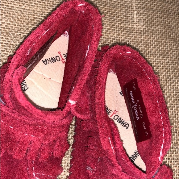 ❤️ MINNETONKA RED MOCCASINS ❤️ - Picture 3 of 7